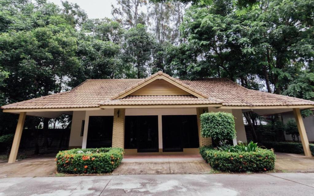 The Pine Resort Pathum Thani Exterior foto